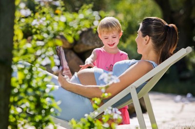 Ni vsaka mama dobra mama: Teorija in praksa
