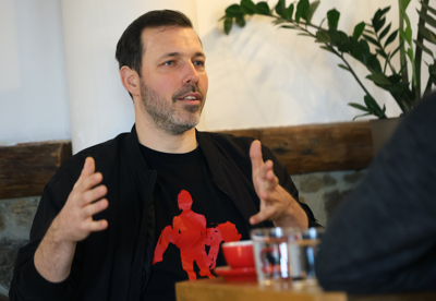 (GREMA NA KAFE) Kdo je didžej, ki se ne strinja, da je Maribor mladim prijazno mesto?