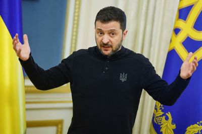 (POGLED) Kolumna Vesne V. Godina: Odstranitev Zelenskega je bila vprašanje časa. Zelenski je namreč igralec. Ne politik