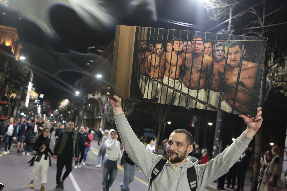 Glede na Vučićevo zunanjo politiko ne čudi, da tuji voditelji ne podprejo protestnikov.