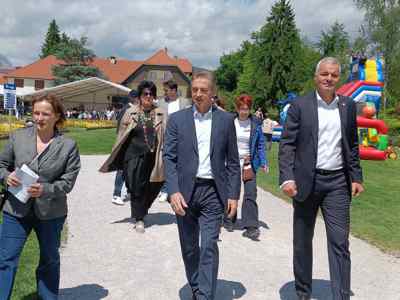 (FOTO) Golob: "Vse sile na levi sredini bo treba povezati." Najprej so se povezali z mariborskim županom Sašo Arsenovičem