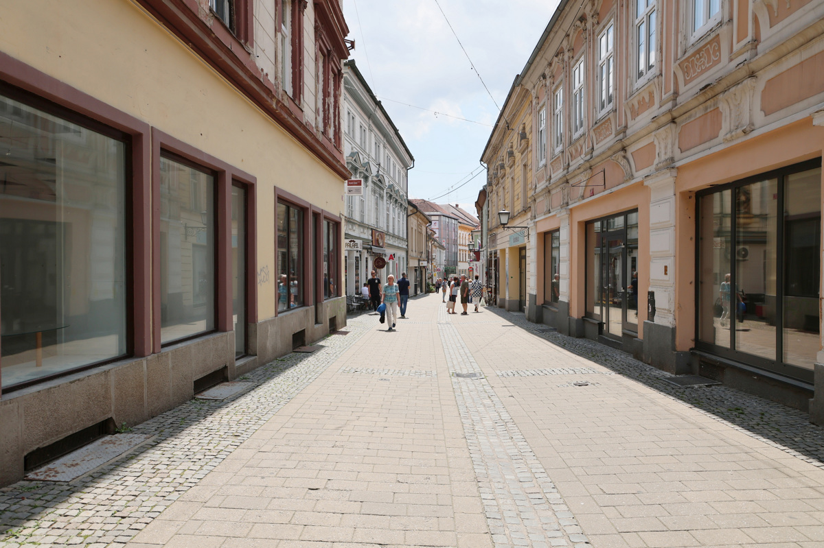 Žalosten je tudi pogled na prazne vitrine v Gosposki ulici.