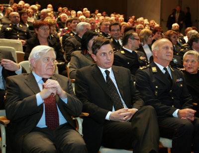 (POGLED) Kolumna Vesne V. Godina: Kriminalizacija stricev iz ozadja žal ne deluje