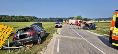 (FOTO) Nesreča: 24-letna voznica je zapeljala na nasprotni pas, potem pa je počilo
