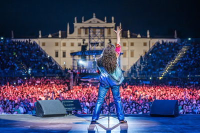 (KRITIKA KONCERTA) Alanis Morissette: Jeze ni več, ostaja pa mogočen glas