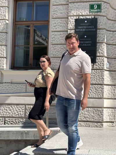 Mladoporočenca okradli med poročnim slavjem. Je zamaskiranima tatovoma pomagala čistilka?