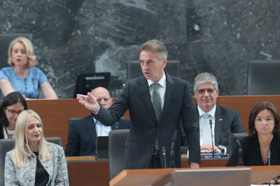 (ANALIZA) Politična igra z varnostjo države: Bo Golob umaknil predlog za referendum o članstvu v Natu?